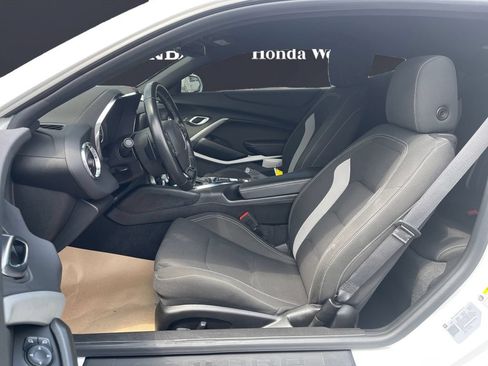 Used 2022 Chevrolet Camaro LT RWD image 9