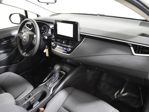 Used 2025 Toyota Corolla LE FWD image 31