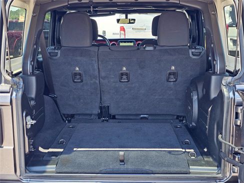 Used 2021 Jeep Wrangler Unlimited Rubicon AWD/4WD image 12