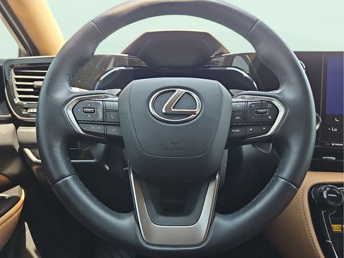 Used 2025 Lexus NX 250 FWD w/ Accessory Package (2T) image 19