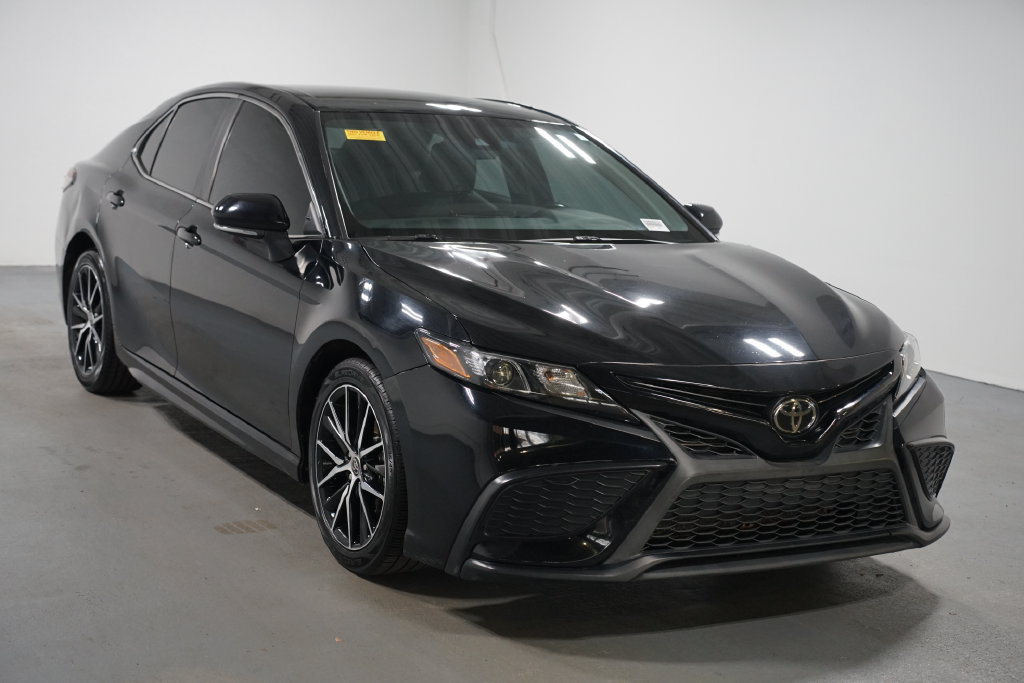 Certified 2022 Toyota Camry SE FWD image 3