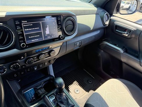 Used 2021 Toyota Tacoma TRD Off-Road w/ Technology Package AWD/4WD image 10