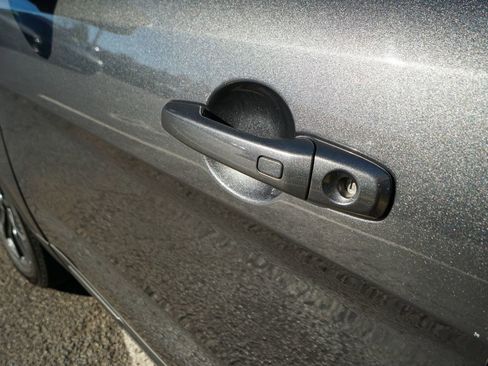 Used 2018 Ford Explorer XLT w/ Equipment Group 202A image 8