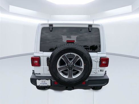 Used 2019 Jeep Wrangler Unlimited Sahara AWD/4WD image 5