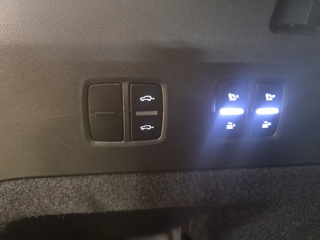 Certified 2026 Porsche Cayenne Electric AWD/4WD image 16