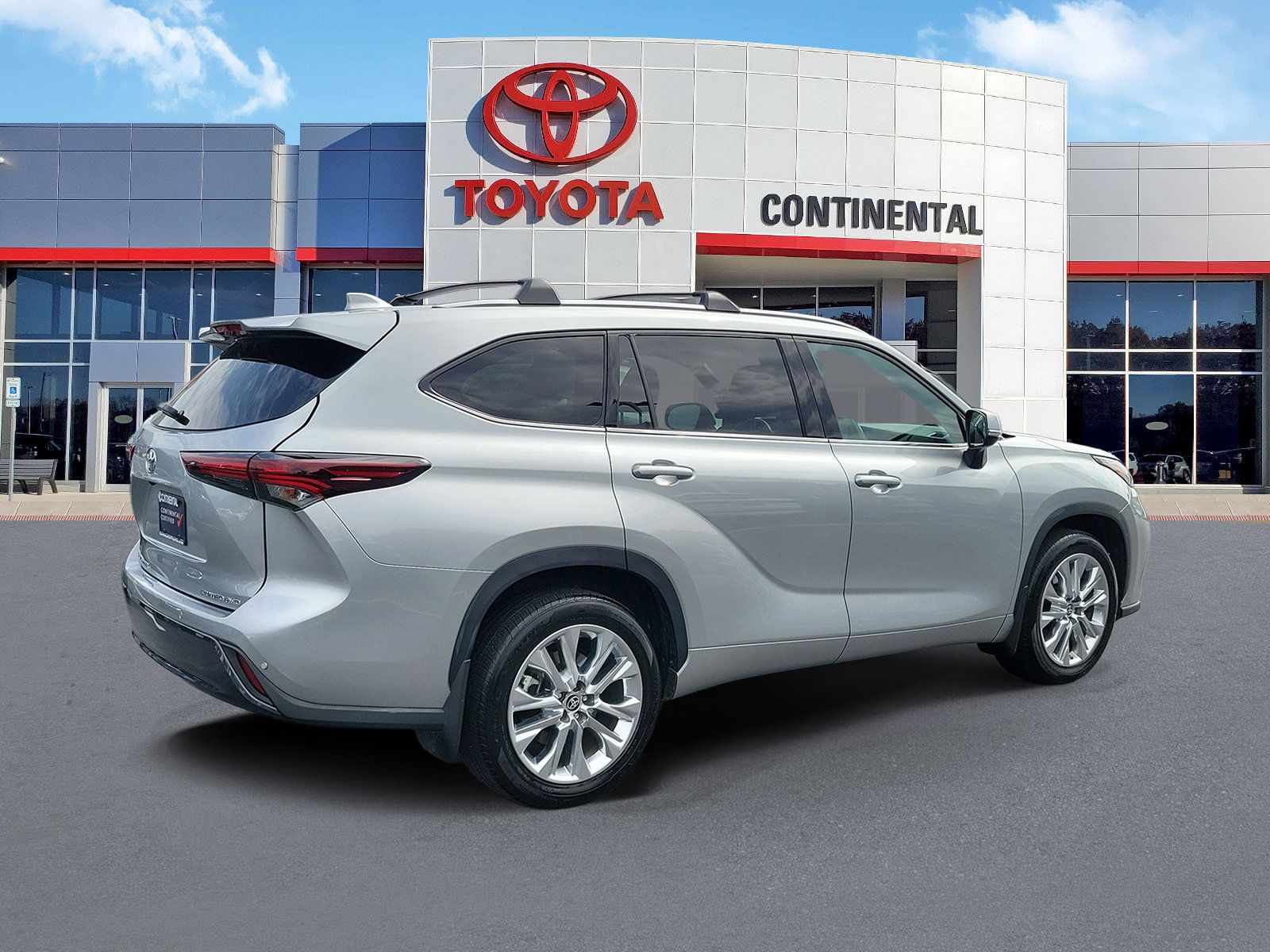 Used 2024 Toyota Highlander Limited AWD/4WD image 5