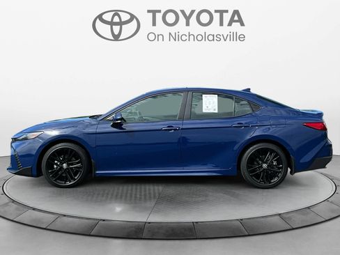 Used 2025 Toyota Camry SE FWD image 3