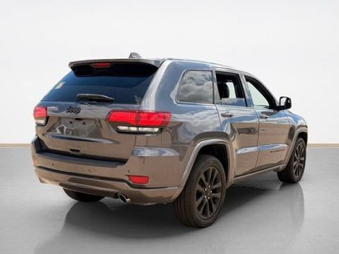 Used 2019 Jeep Grand Cherokee Altitude RWD image 3