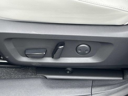 New 2026 Mitsubishi Outlander SE FWD image 11