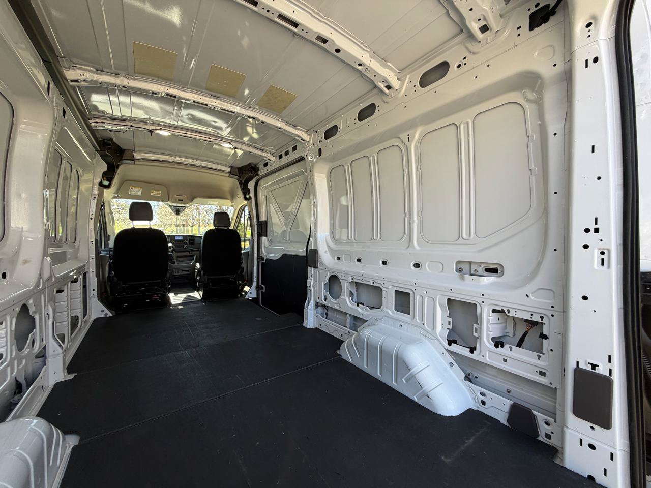 Used 2024 Ford Transit 250 148 Medium Roof Extended AWD image 18