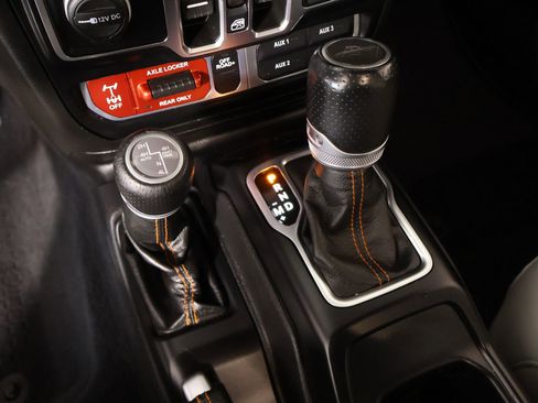 Used 2022 Jeep Gladiator Mojave w/ Cold Weather Group image 9