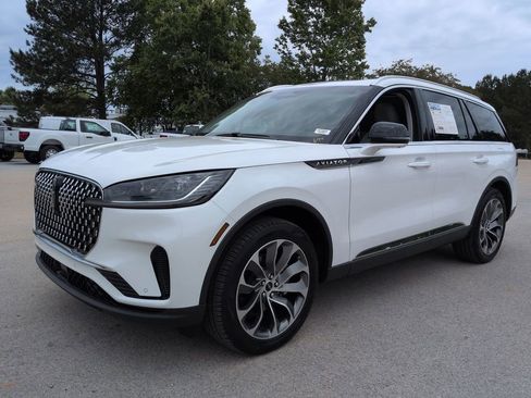 Used 2025 Lincoln Aviator Reserve w/ Illumination Package AWD/4WD image 7