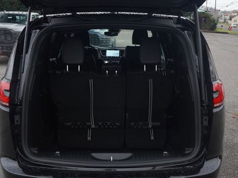 New 2026 Chrysler Pacifica Select image 39