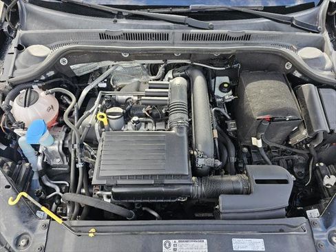 Used 2017 Volkswagen Jetta SE image 8