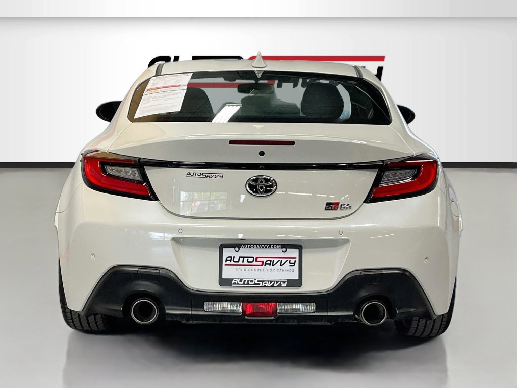 Used 2025 Toyota GR86 w/ ALL Weather Mat Package (TMS) RWD image 6
