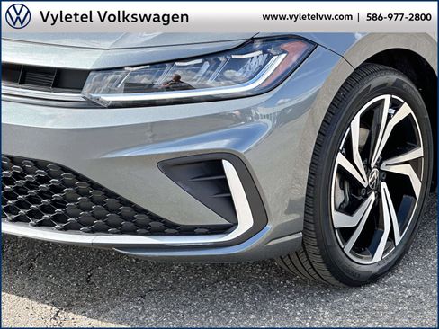 Certified 2025 Volkswagen Jetta SEL image 6