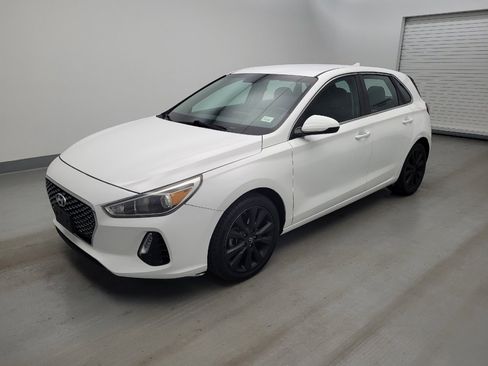 Used 2019 Hyundai Elantra GT FWD image 2