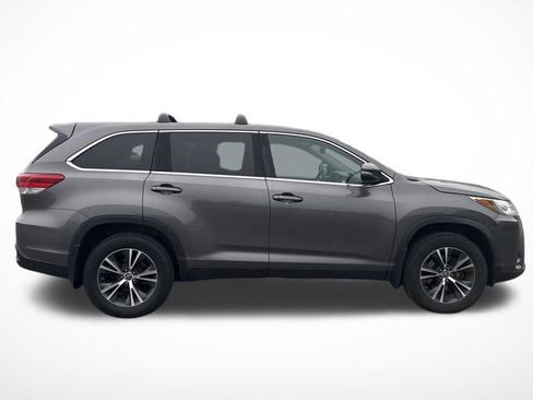 Used 2019 Toyota Highlander LE AWD/4WD image 5