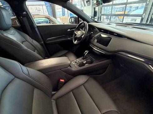 Used 2023 Cadillac XT4 Luxury w/ Cold Weather Package FWD image 15