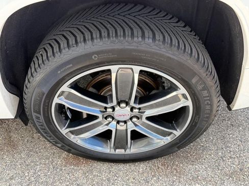 Used 2019 GMC Acadia Denali w/ Technology Package AWD/4WD image 7