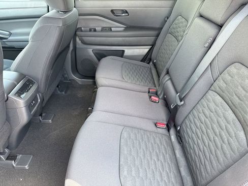 New 2025 Nissan Pathfinder SV image 18