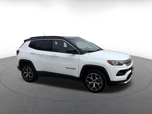 Used 2025 Jeep Compass Limited AWD/4WD image 2