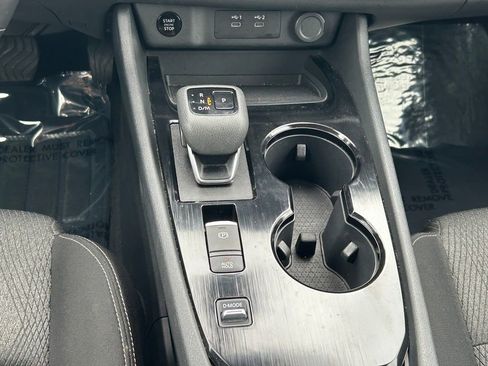 Used 2025 Nissan Rogue SV FWD image 18