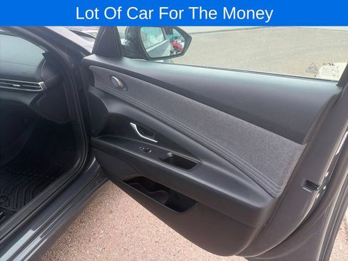 Used 2023 Hyundai Elantra Limited FWD image 12