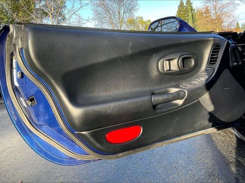 Used 2004 Chevrolet Corvette Z06 w/ Z06 Preferred Equipment Group image 23