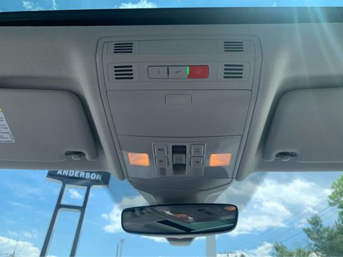 Used 2025 Volkswagen Jetta SE FWD image 22