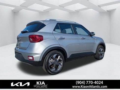 Used 2025 Hyundai Venue SEL FWD image 3