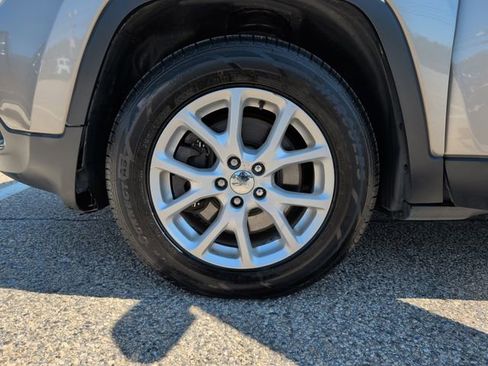 Used 2016 Jeep Cherokee Latitude w/ Cold Weather Group image 36