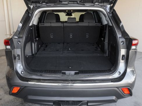 Used 2022 Toyota Highlander LE image 46