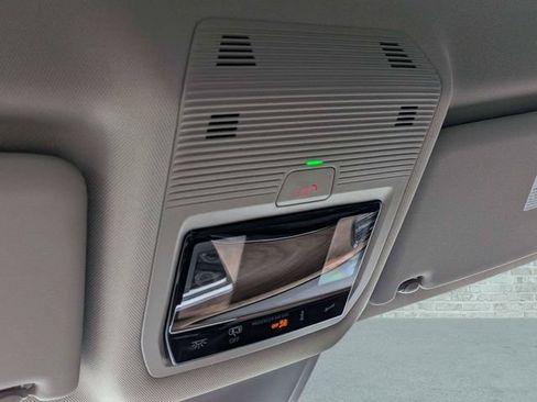 Certified 2025 Volkswagen Atlas SE FWD image 22