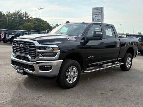 Used 2025 RAM 2500 Big Horn AWD/4WD image 3