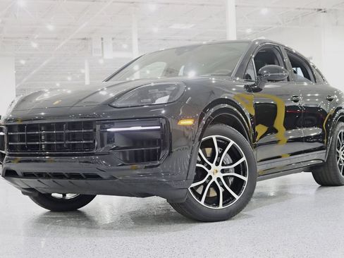 Used 2024 Porsche Cayenne Coupe AWD/4WD image 6