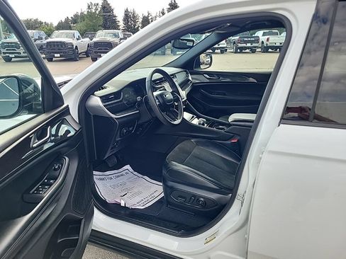 Used 2023 Jeep Grand Cherokee L Laredo AWD/4WD image 5