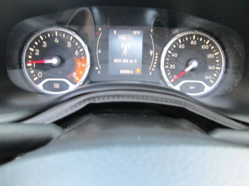 Used 2015 Jeep Renegade Latitude AWD/4WD image 11