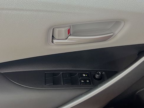 Used 2025 Toyota Corolla SE image 17