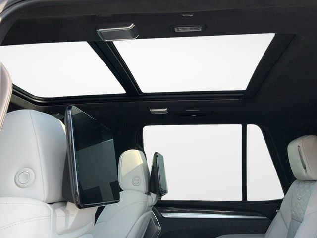 Used 2026 Cadillac Escalade V AWD/4WD image 19