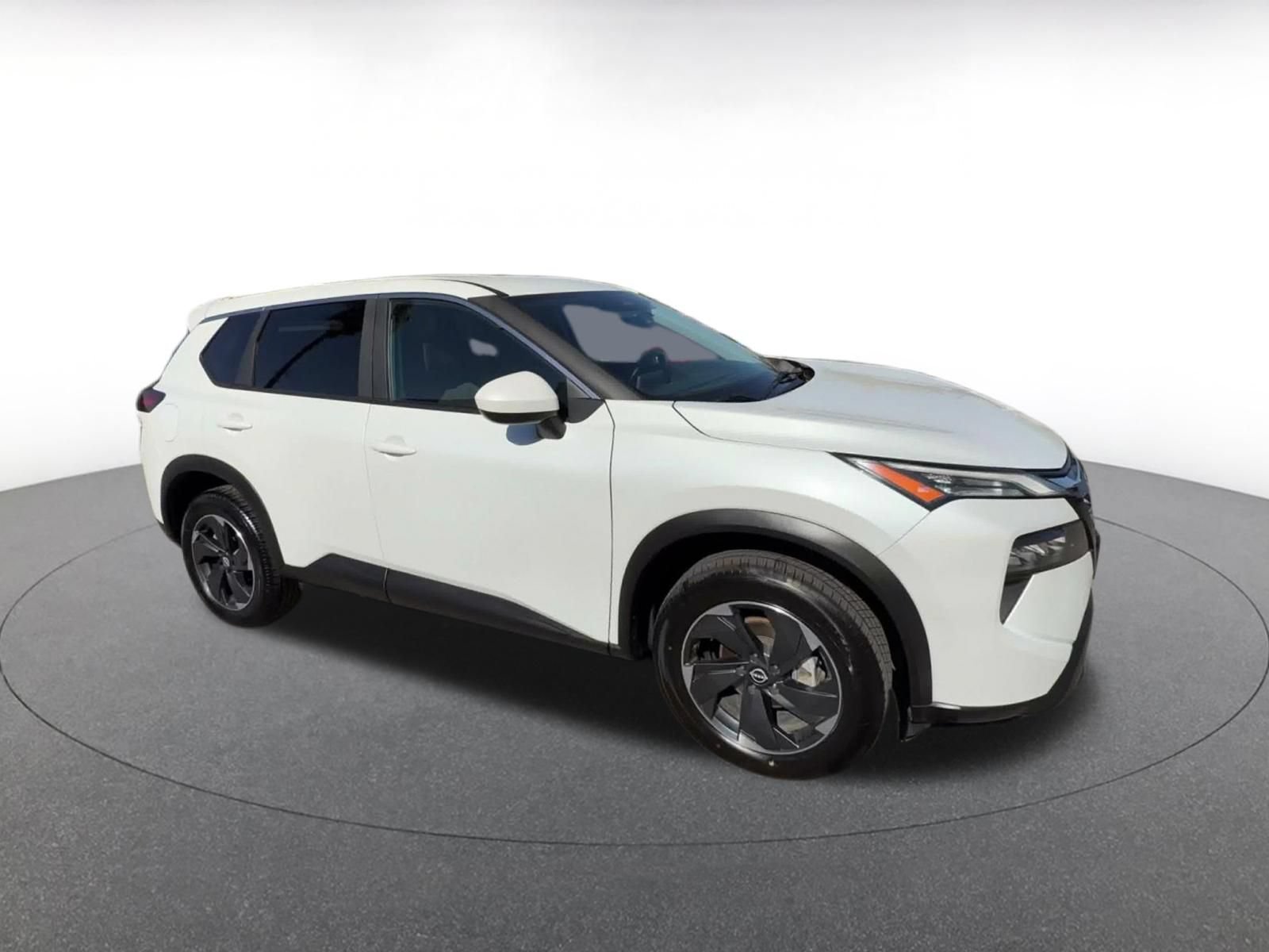 Used 2025 Nissan Rogue SV AWD/4WD image 2