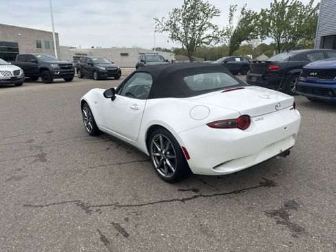 Used 2023 MAZDA MX-5 Miata Grand Touring RWD image 7