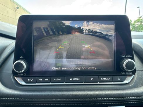 Used 2025 Nissan Rogue SV FWD image 30