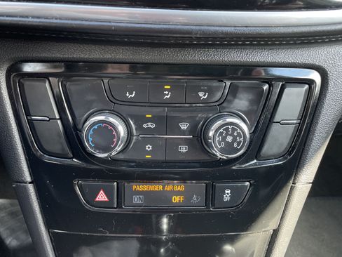 Used 2022 Buick Encore Preferred w/ Safety Package AWD/4WD image 31