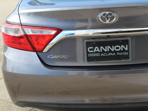 Used 2017 Toyota Camry XLE w/ Moonroof Package FWD image 5