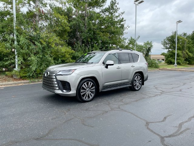 Used 2026 Lexus LX 700h Luxury AWD/4WD image 2