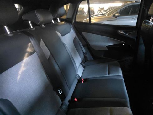 Used 2024 Volkswagen ID.4 2WD image 2