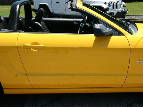Used 2006 Ford Mustang GT Premium RWD image 22
