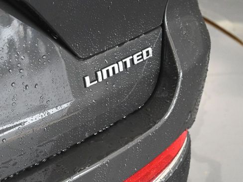 New 2025 Jeep Grand Cherokee Limited w/ Luxury Tech Group II image 9