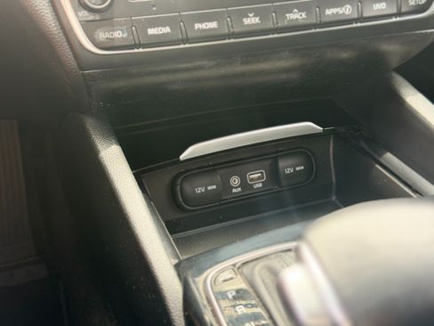 Used 2018 Kia Cadenza Premium FWD image 21